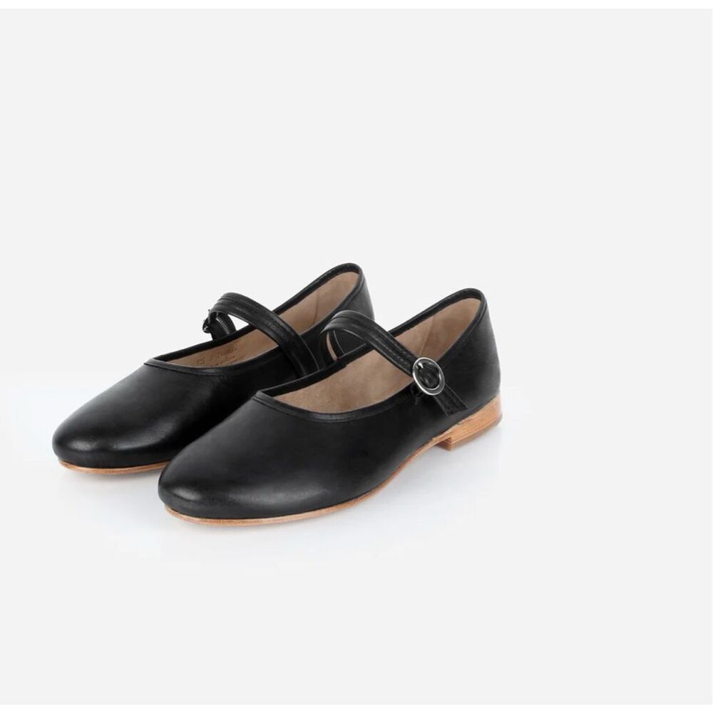 Poppy Barley Modern Day Mary Jane Strap Round Toe Black Leather Flats Size 7.5
